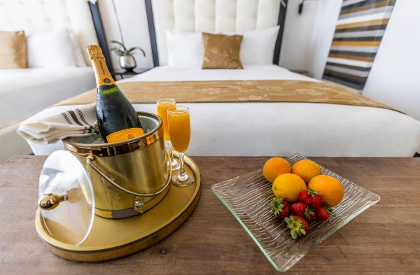 Hotel Croydon image 6