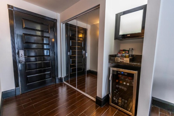 Hotel Croydon image 9